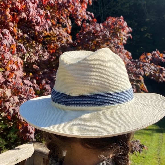 Tommy Bahama  continental ToYo(straw) fedora Hat. Cream with blue ribbon. S/M - Picture 3 of 5